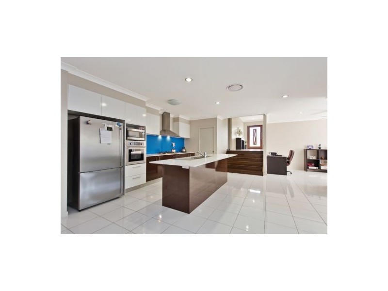 17 Ruthean Circuit, Coomera Waters QLD 4209