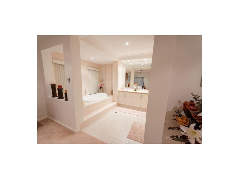 24 Seawind Road, Coomera Waters QLD 4209