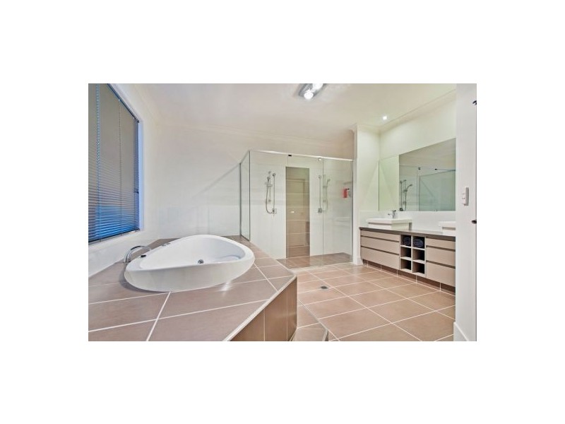 8 Berrimilla Lane, Coomera Waters QLD 4209