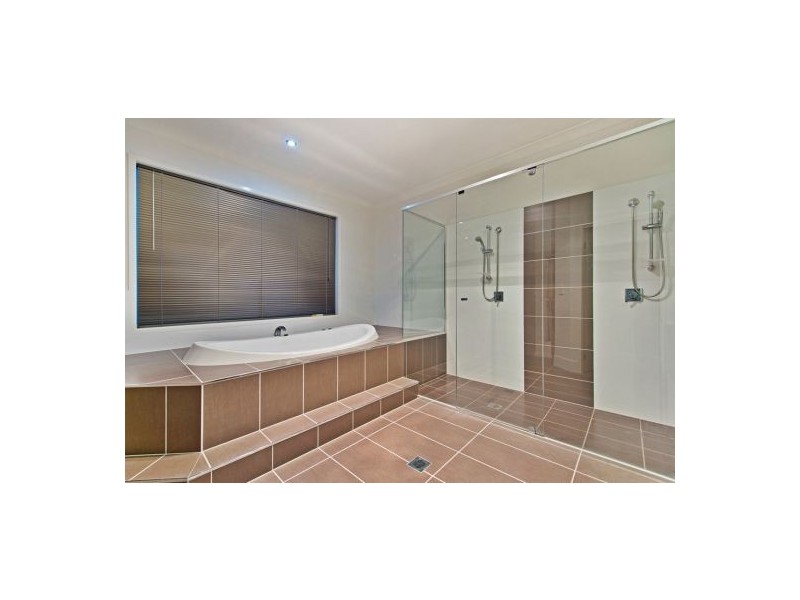 8 Berrimilla Lane, Coomera Waters QLD 4209