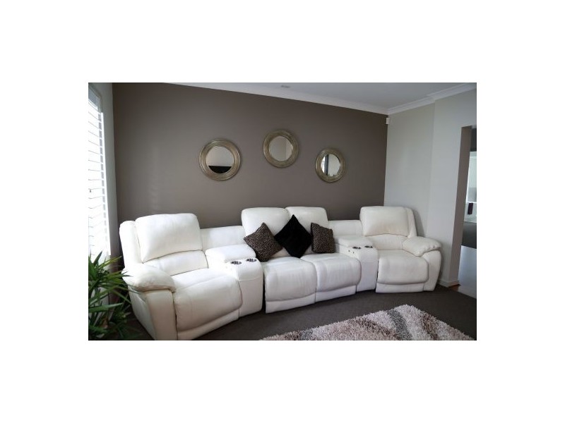 2 Cabriolet Court, Upper Coomera QLD 4209