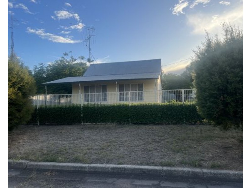 8 Peel Street, Walgett NSW 2832