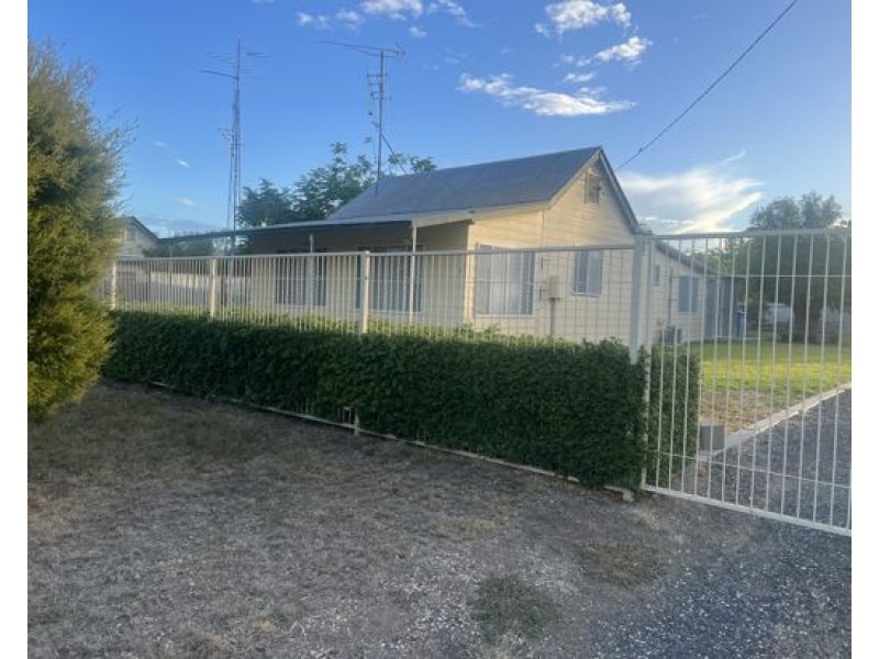 8 Peel Street, Walgett NSW 2832