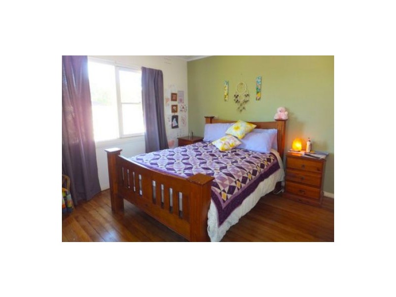 33 Watsonia Ave, Coffs Harbour NSW 2450