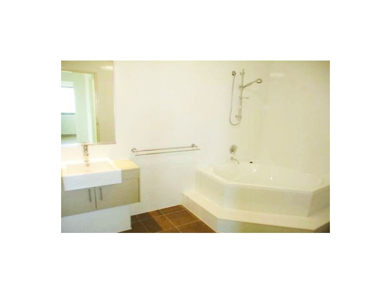 10/96 Woods St, Darwin NT 0800