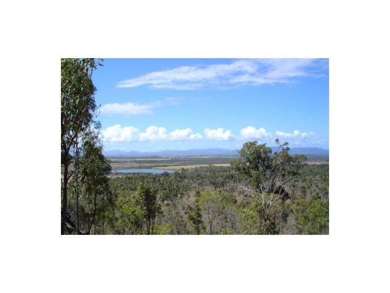 274 Kunapipi Rd, Midge Point QLD 4799
