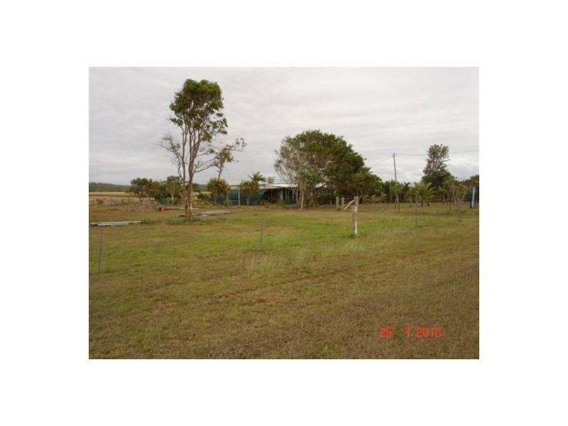 274 Kunapipi Rd, Midge Point QLD 4799