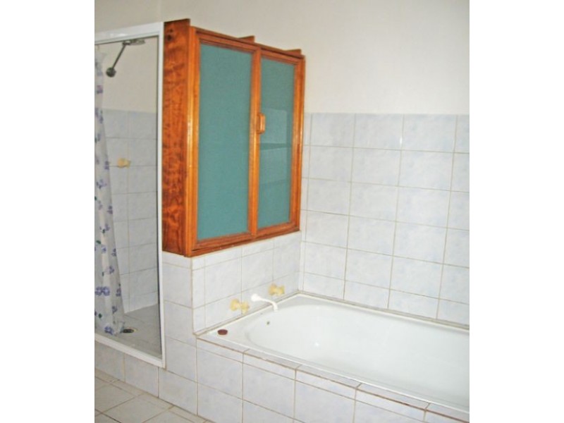 8 Yeadon Cct, Moil NT 0810