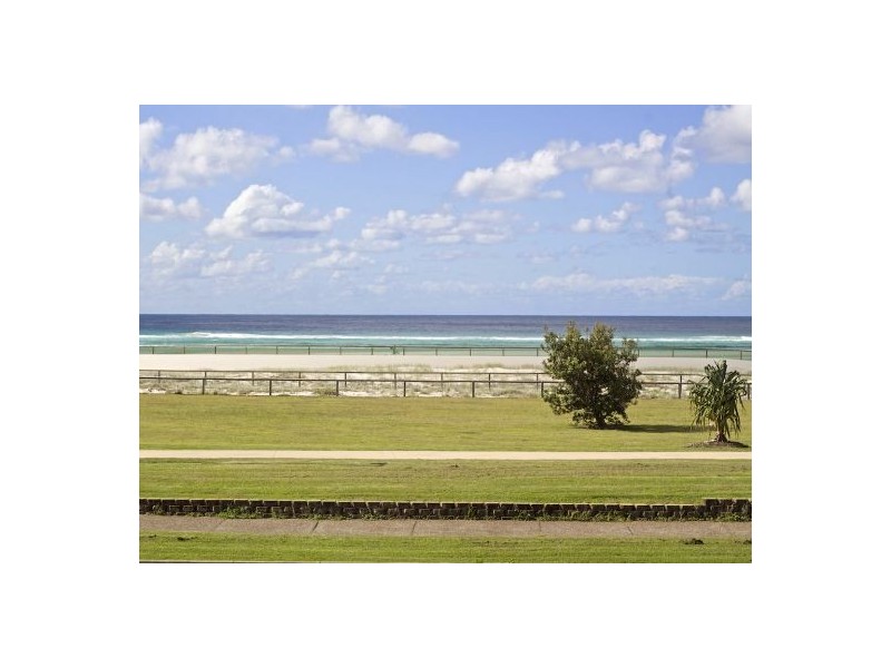 2/4 Musgrave St, Kirra QLD 4225