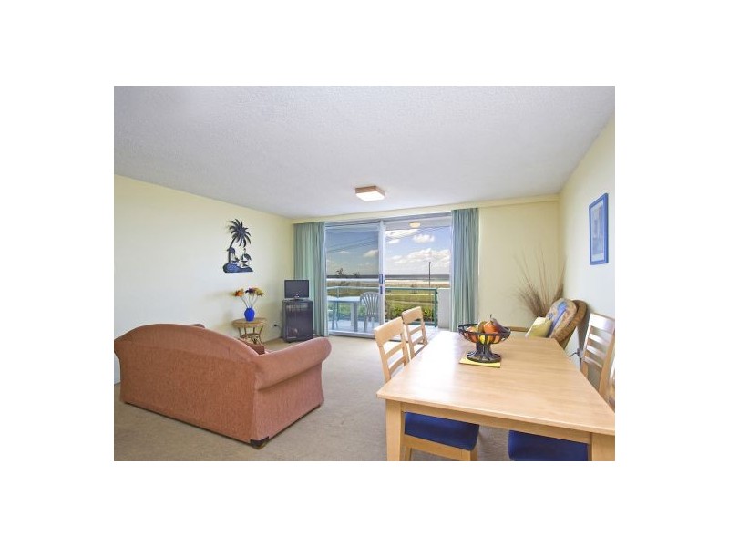 2/4 Musgrave St, Kirra QLD 4225