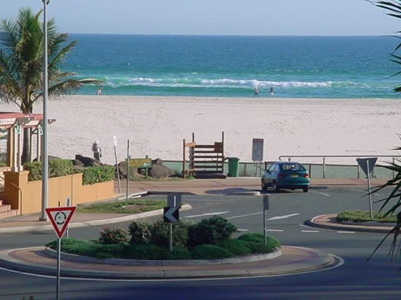 4/20 Marine Pde, Kirra QLD 4225