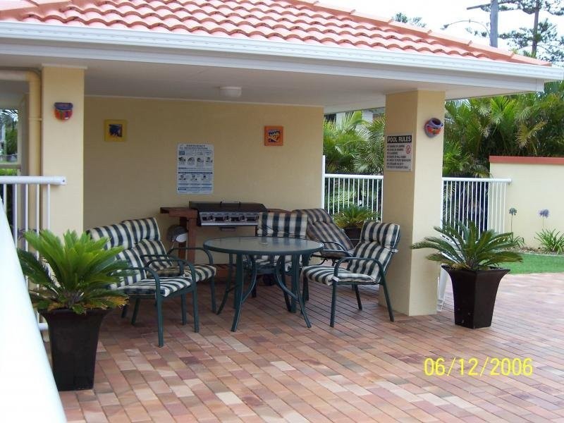 2/12 Douglas Street, Kirra QLD 4225