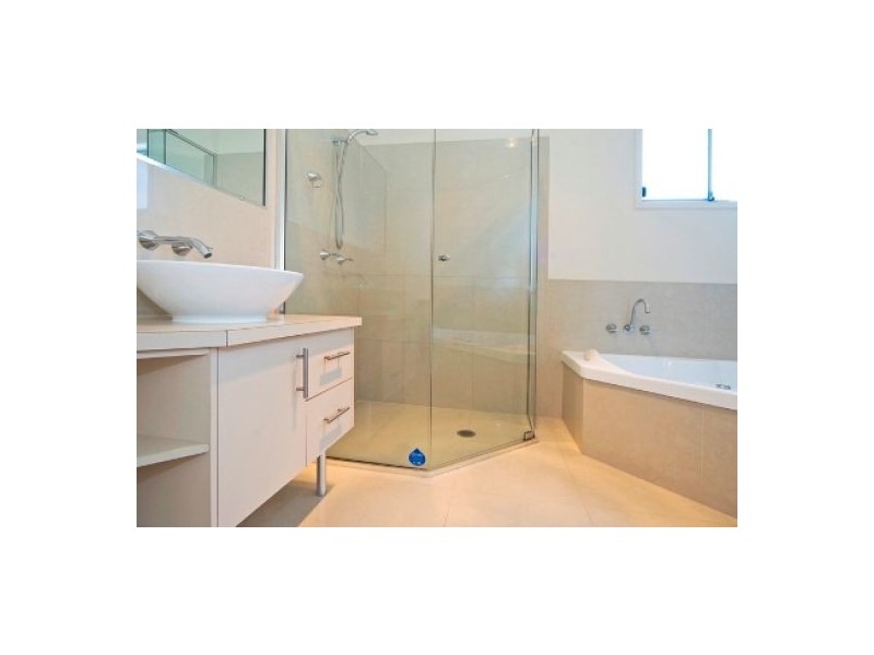 13 Lord St, Kirra QLD 4225