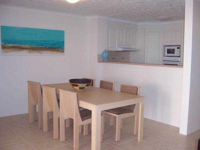 8/12 Douglas St, Kirra QLD 4225