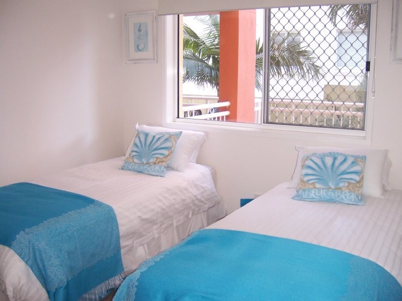 8/12 Douglas St, Kirra QLD 4225