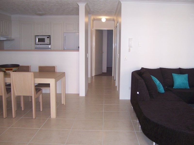 8/12 Douglas St, Kirra QLD 4225