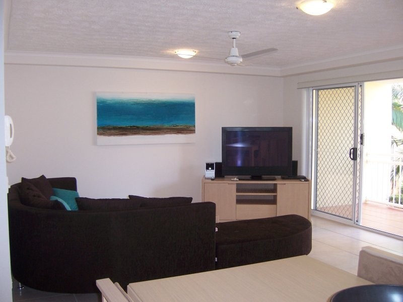 8/12 Douglas St, Kirra QLD 4225