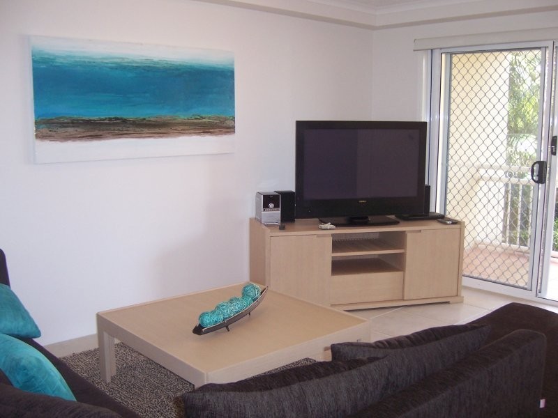 8/12 Douglas St, Kirra QLD 4225