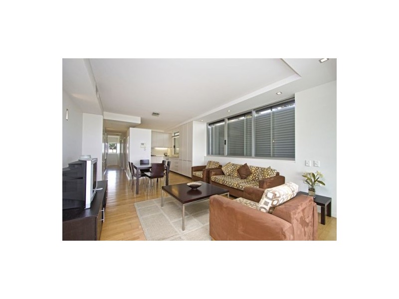 2/128 Marine Pde, Coolangatta QLD 4225