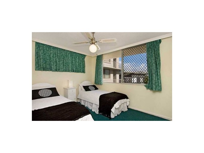 8/4 Musgrave St, Kirra QLD 4225