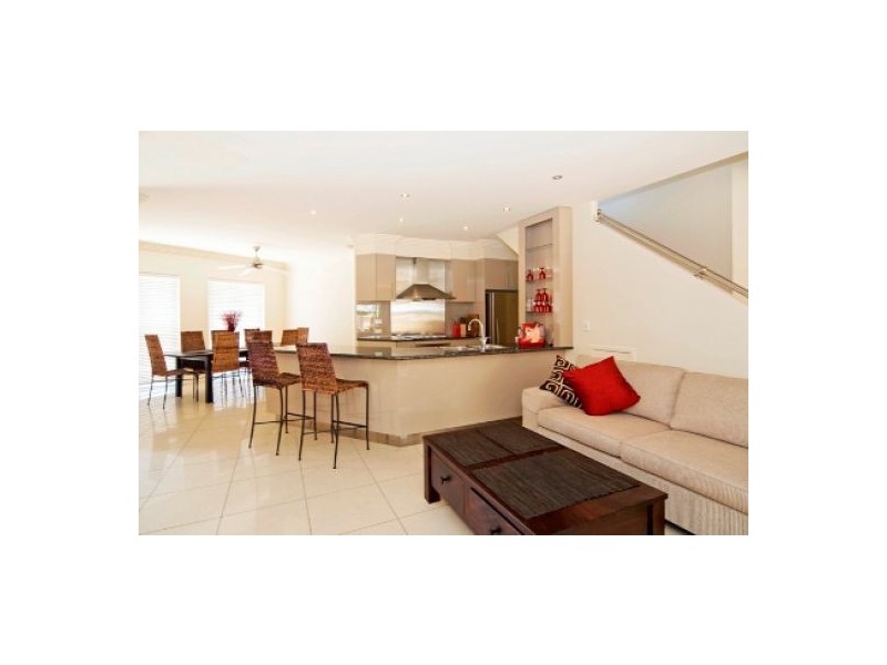 1/13 Lord Street, Kirra QLD 4225