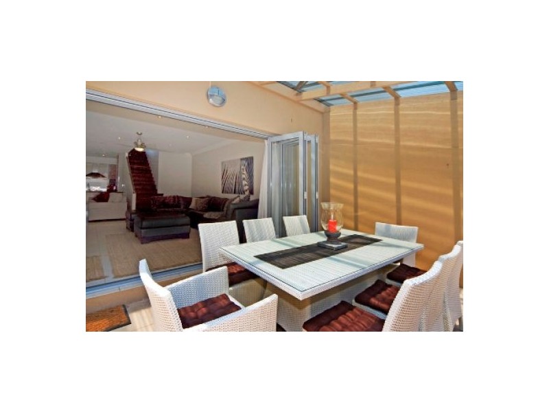 1/13 Lord Street, Kirra QLD 4225