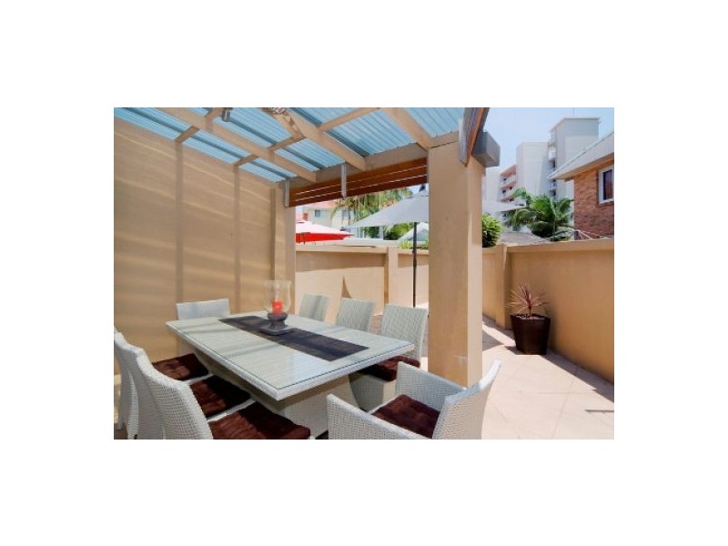 1/13 Lord Street, Kirra QLD 4225