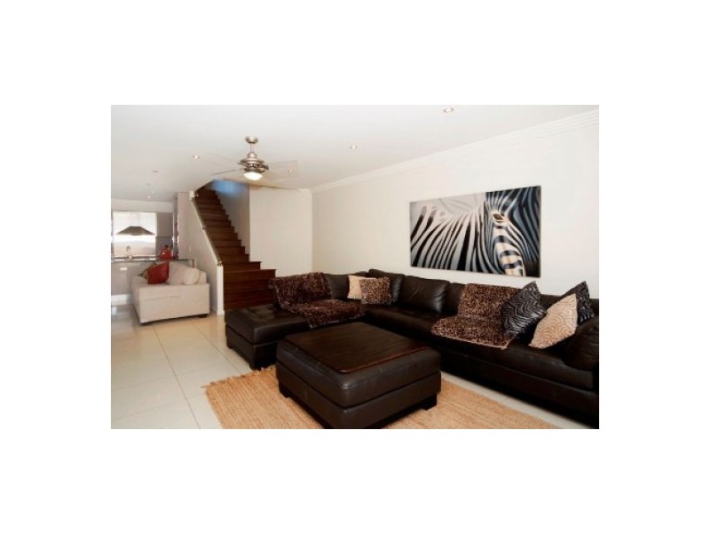 1/13 Lord Street, Kirra QLD 4225