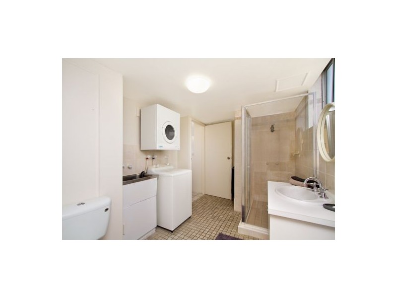 4/3 Ward St “Eden Tower”, Rainbow Bay QLD 4225