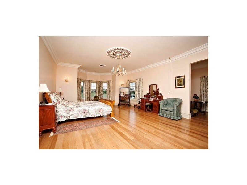 65 Benwerrin Crescent, Grasmere NSW 2570