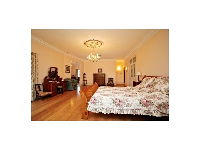 65 Benwerrin Crescent, Grasmere NSW 2570