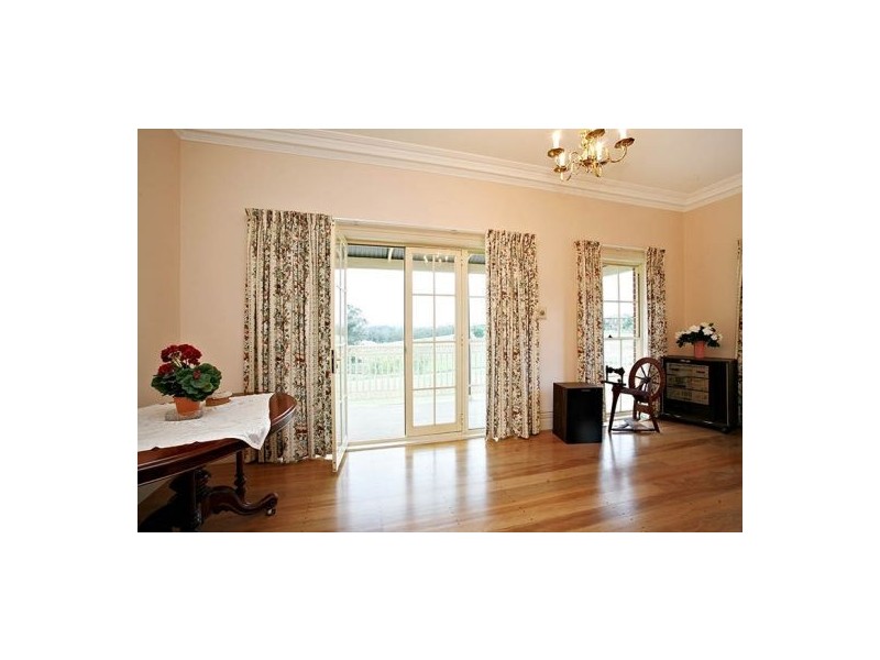 65 Benwerrin Crescent, Grasmere NSW 2570