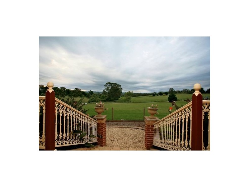 65 Benwerrin Crescent, Grasmere NSW 2570