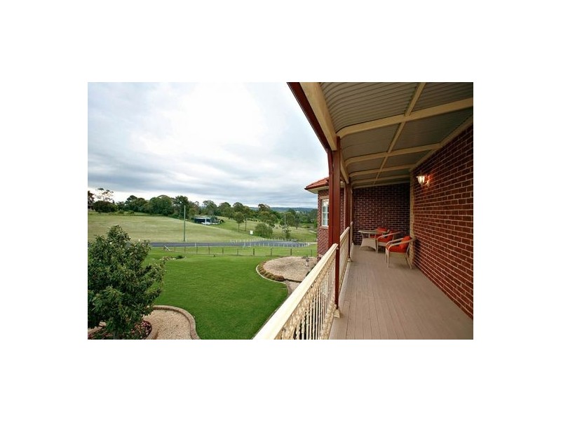 65 Benwerrin Crescent, Grasmere NSW 2570