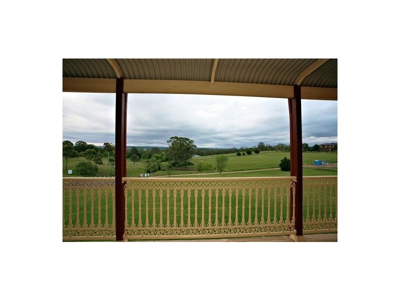 65 Benwerrin Crescent, Grasmere NSW 2570