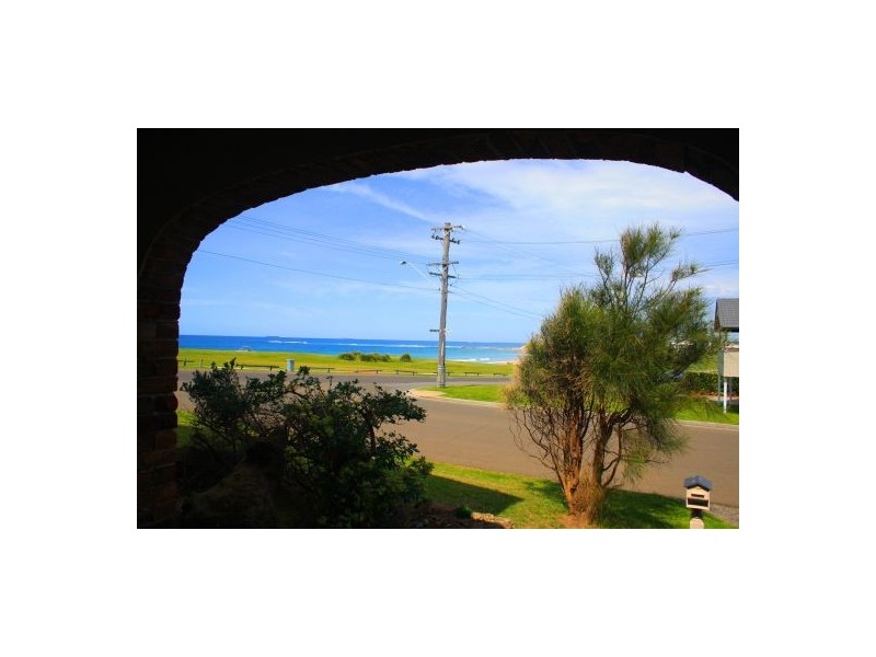 24 Blackall St, Bulli NSW 2516