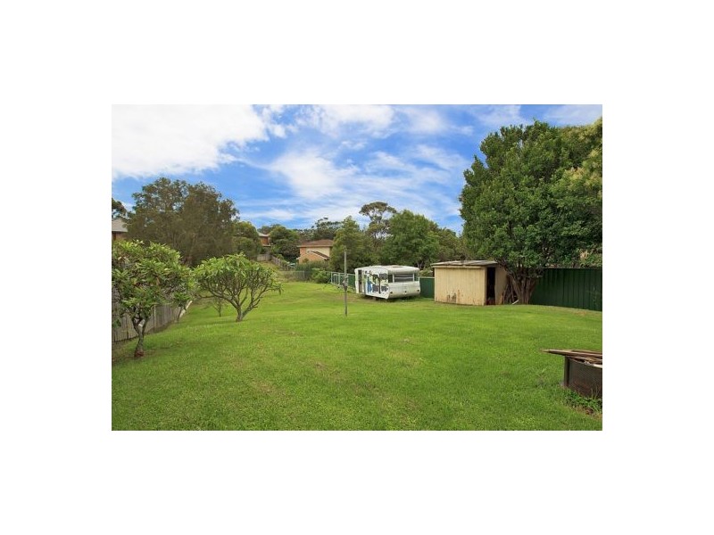 15a Cochrane Rd, Thirroul NSW 2515