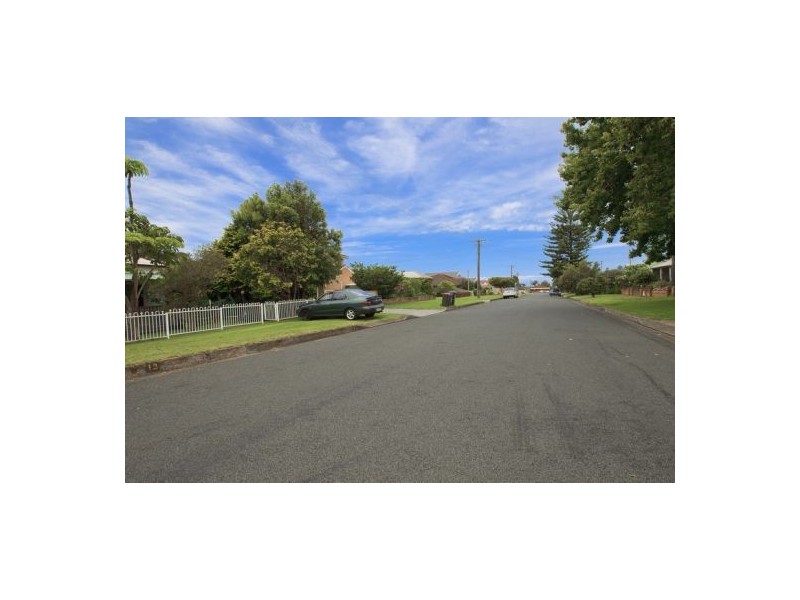 15a Cochrane Rd, Thirroul NSW 2515