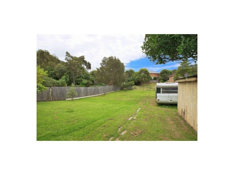 15a Cochrane Rd, Thirroul NSW 2515