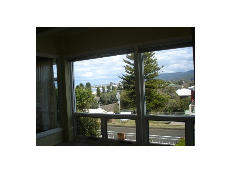 2/195 Lawrence Hargrave Drive, Thirroul NSW 2515