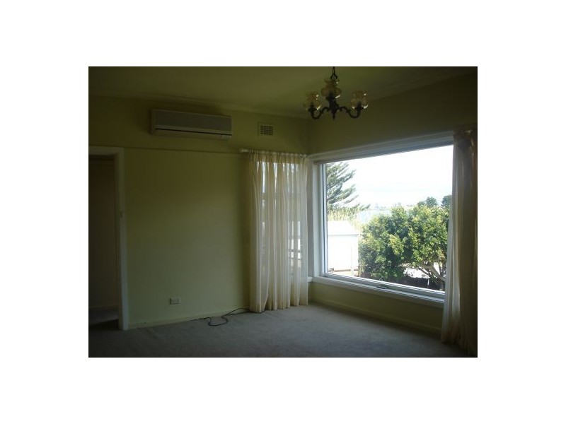 2/195 Lawrence Hargrave Drive, Thirroul NSW 2515