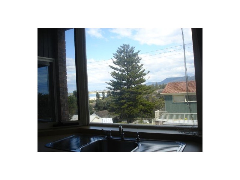 2/195 Lawrence Hargrave Drive, Thirroul NSW 2515