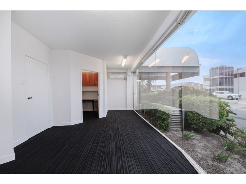 1/3 Woomba Place, Mooloolaba QLD 4557