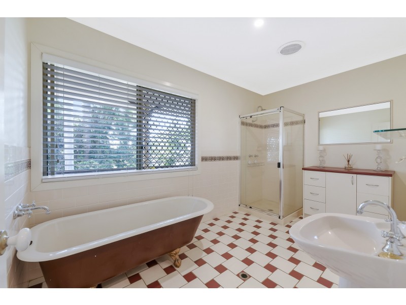 4 Paskins Road, Palmwoods QLD 4555
