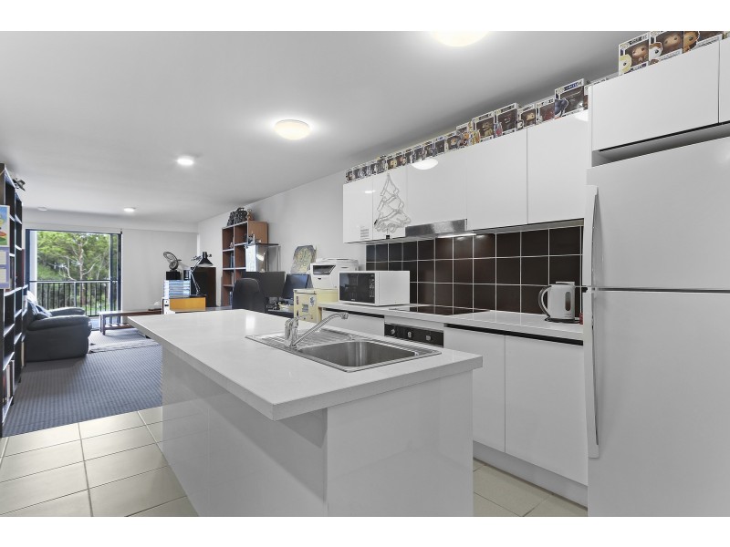 18/10-12 High Street, Sippy Downs QLD 4556