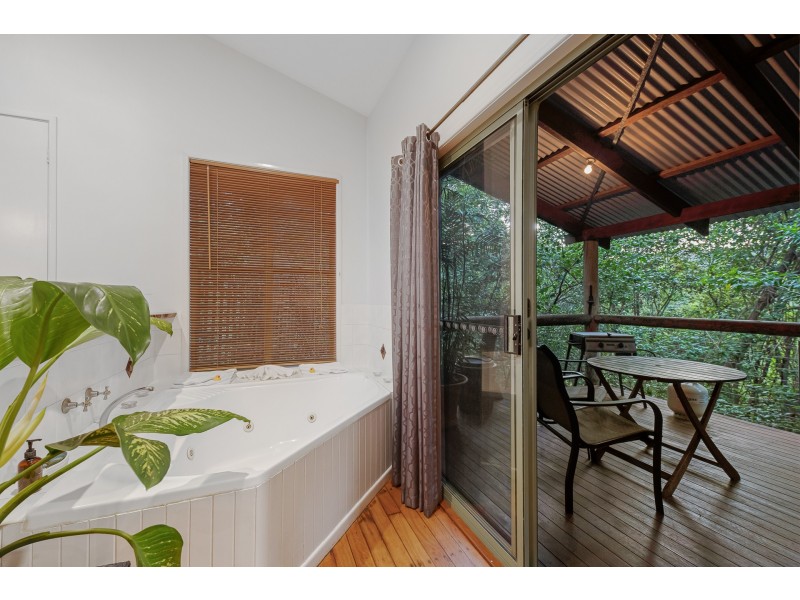 609 Hunchy Road, Hunchy QLD 4555