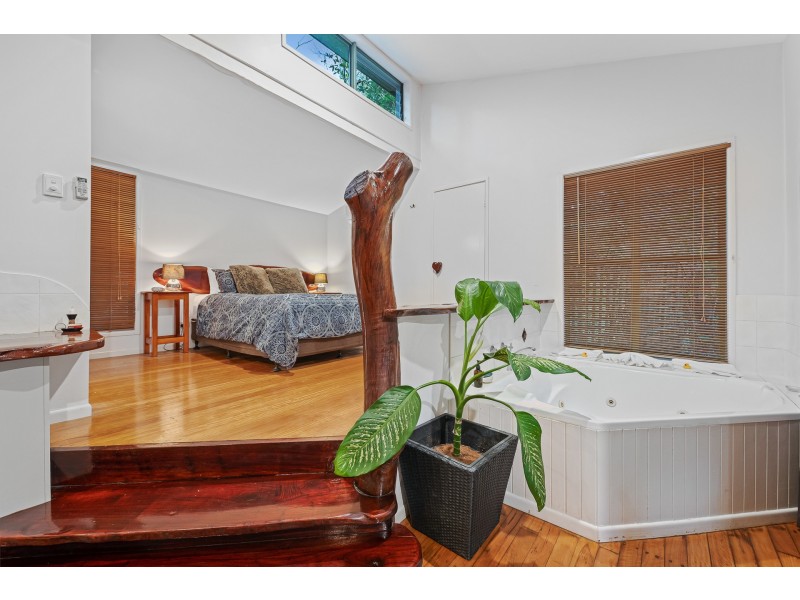 609 Hunchy Road, Hunchy QLD 4555