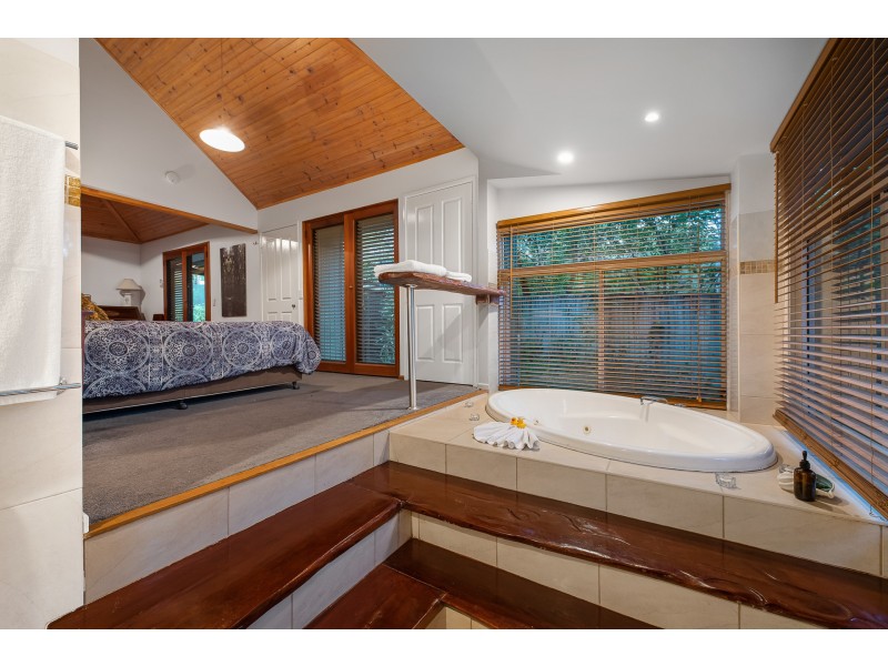 609 Hunchy Road, Hunchy QLD 4555