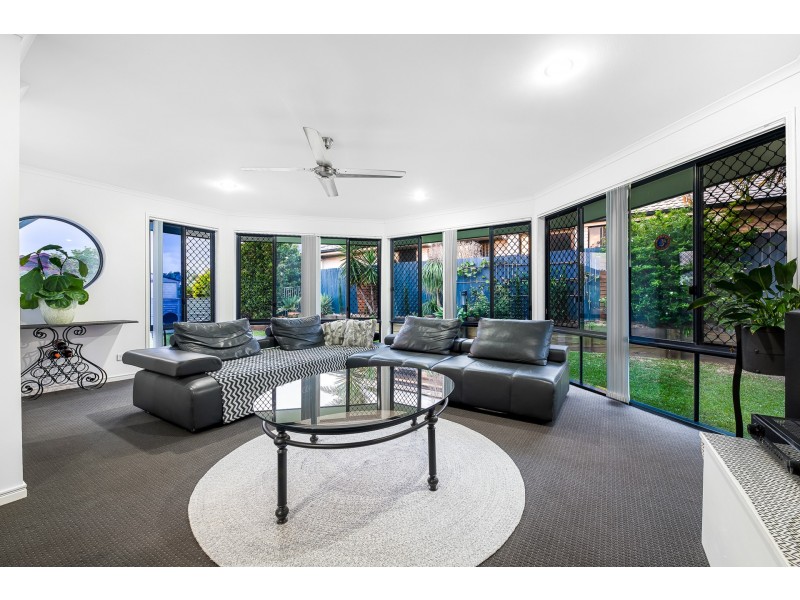 33 Petigrain Avenue, Palmwoods QLD 4555