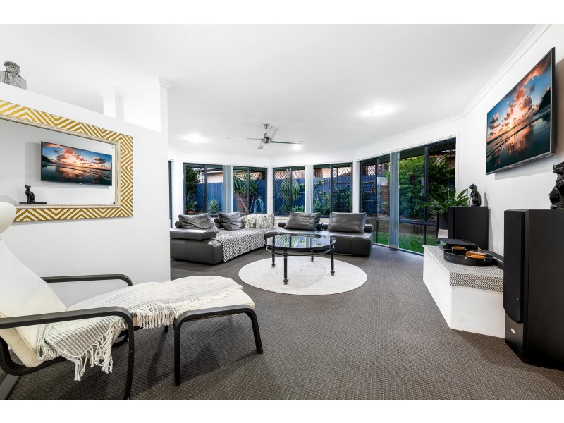 33 Petigrain Avenue, Palmwoods QLD 4555